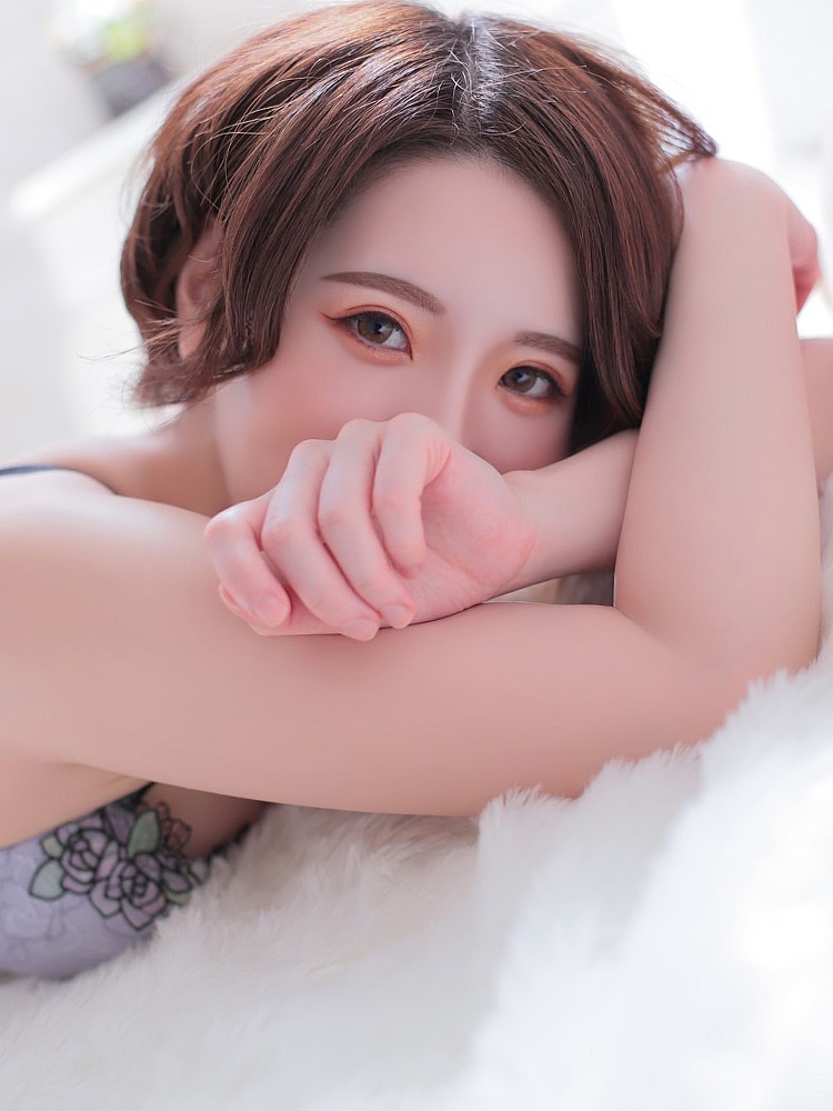 夜桜 なみね 25歳